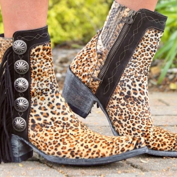 Old Gringo Double D Ranch “Skat Kat” hair on hide - Picture 9 of 10